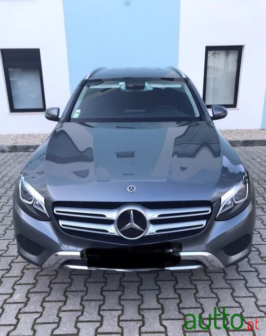 2017' Mercedes-Benz Glc-250 photo #2