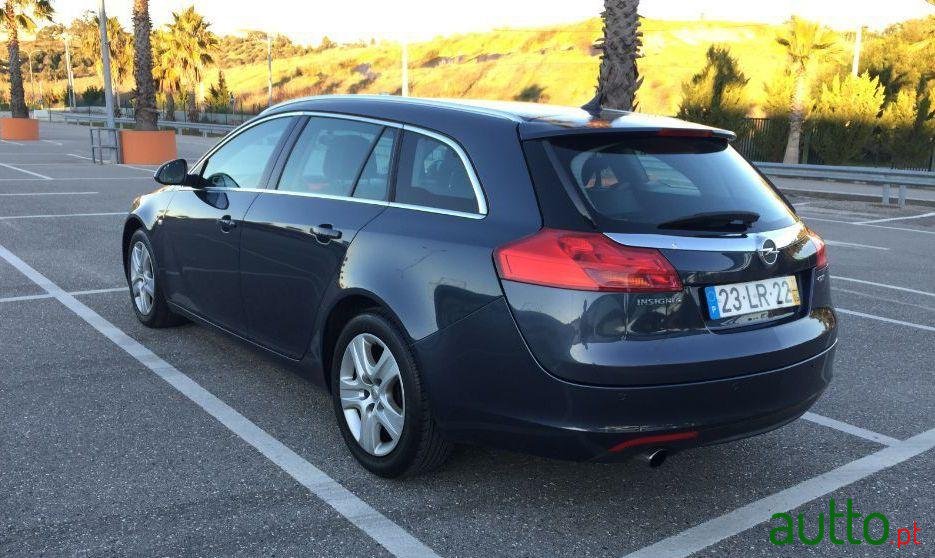2011' Opel Insignia Sports Tourer photo #4