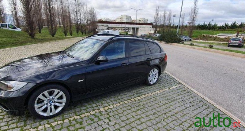 2008' BMW 320 320 D Touring photo #1