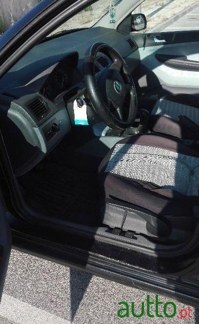 2002' Skoda Fabia photo #2