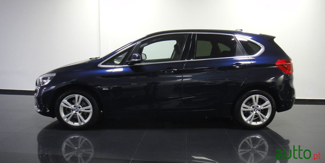 2016' BMW 216 Active Tourer photo #2