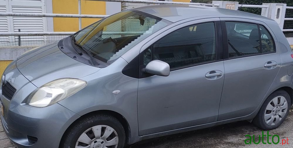 2007' Toyota Yaris photo #2
