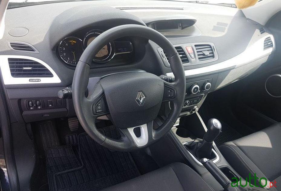 2010' Renault Megane Break photo #4