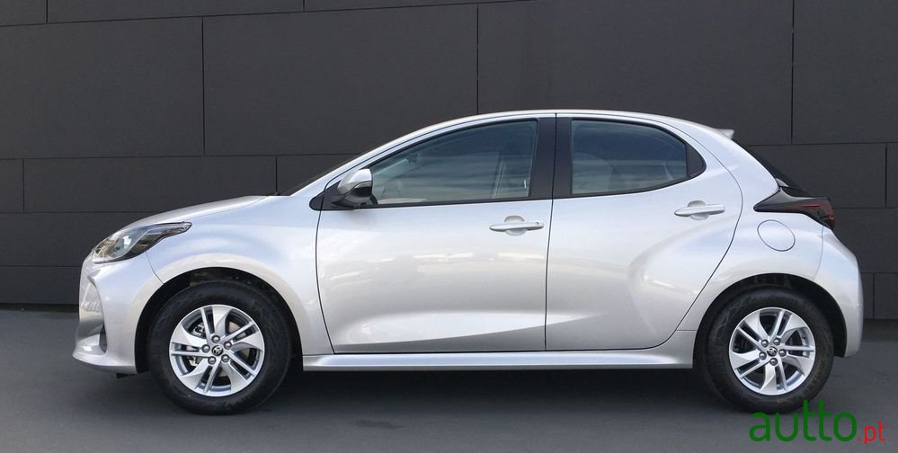 2023' Toyota Yaris photo #3