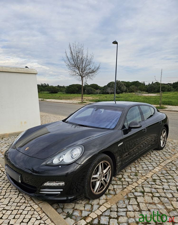 2011' Porsche Panamera 4 Pdk photo #2