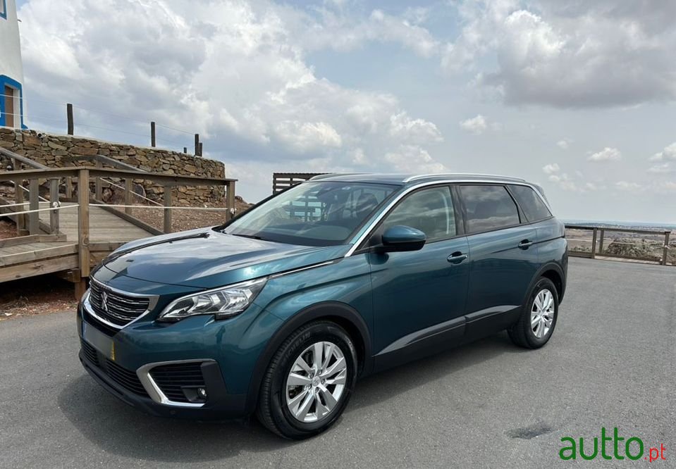 2017' Peugeot 5008 photo #1