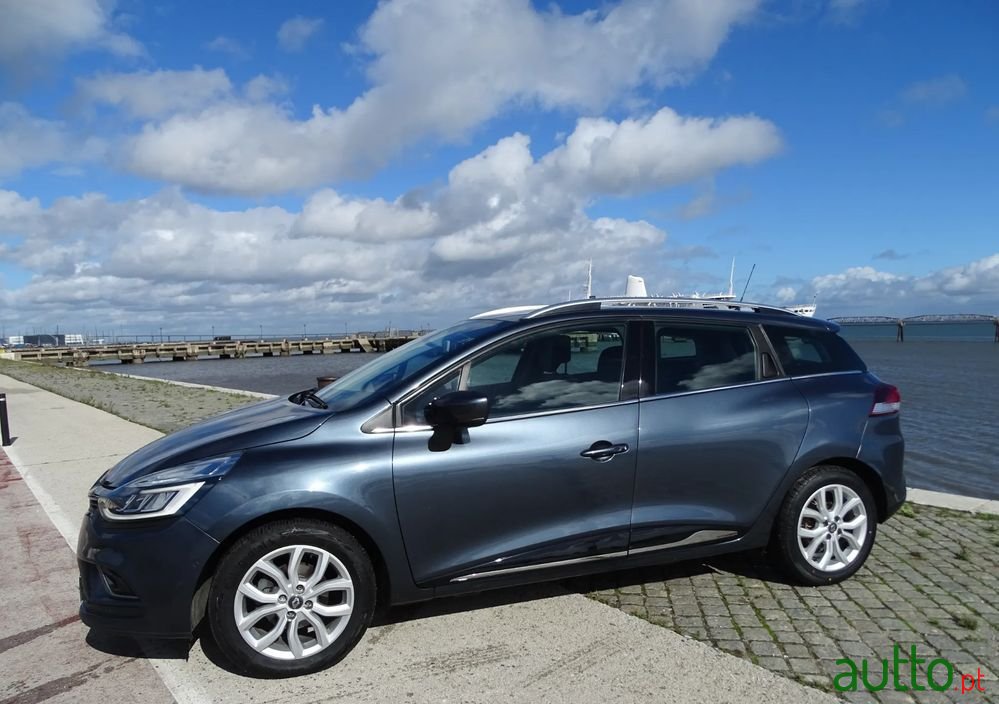 2018' Renault Clio Sport Tourer photo #2