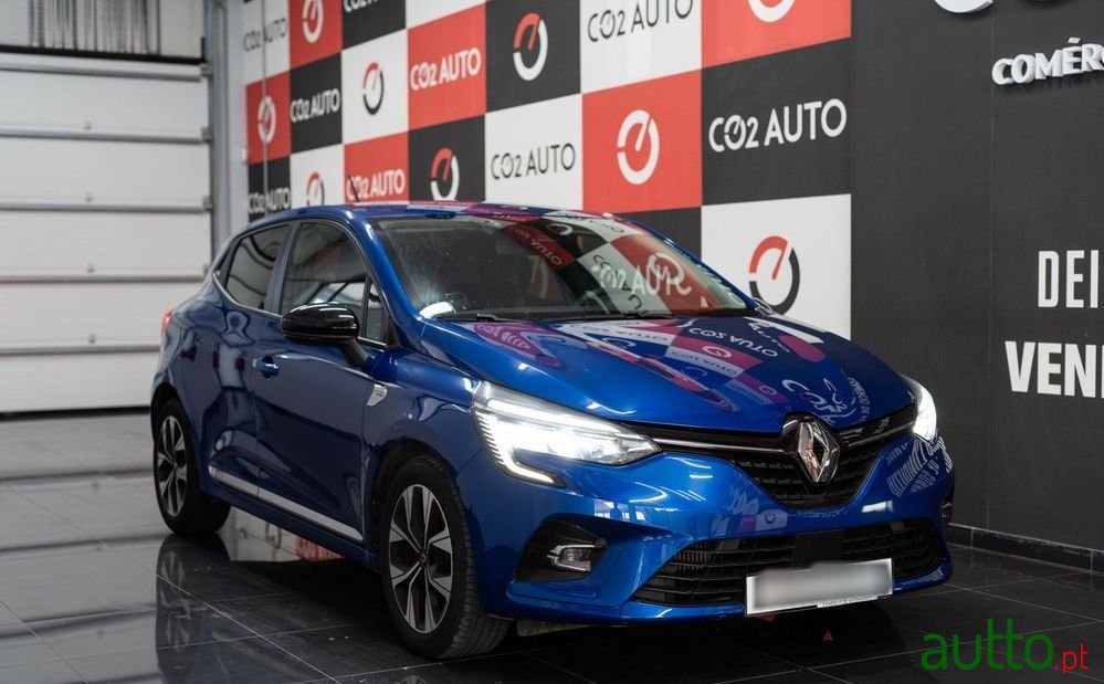 2021' Renault Clio photo #1