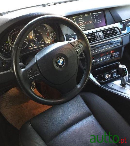 2011' BMW 520 Touring photo #2