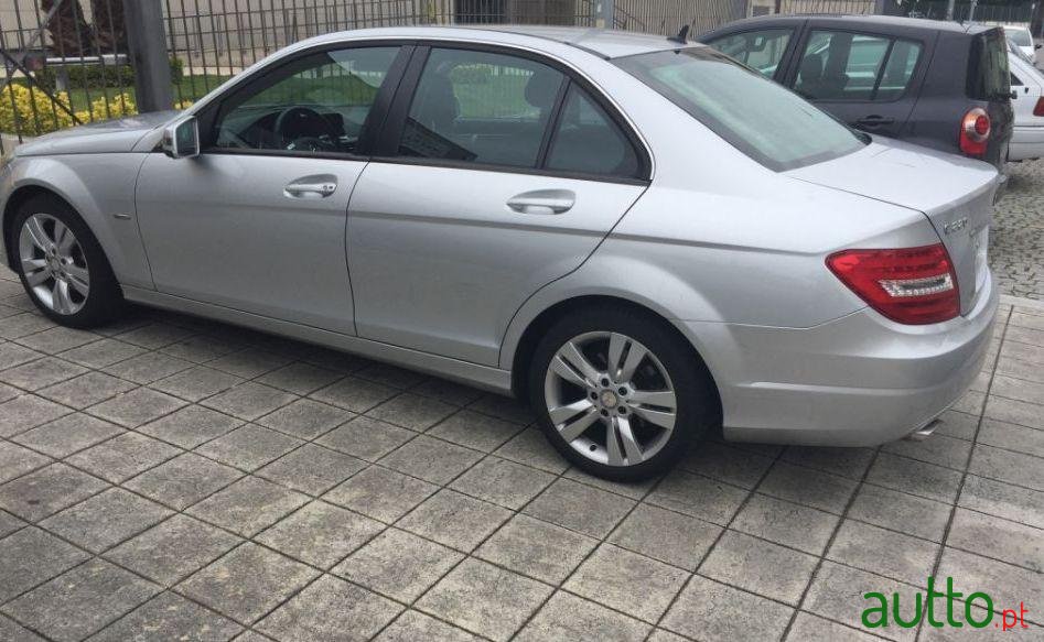 2011' Mercedes-Benz C-220 Cdi Classic Be Aut. photo #1