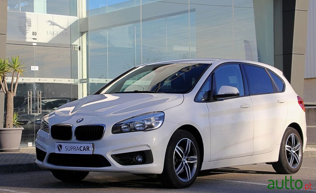 2017' BMW 216 Active Tourer photo #1