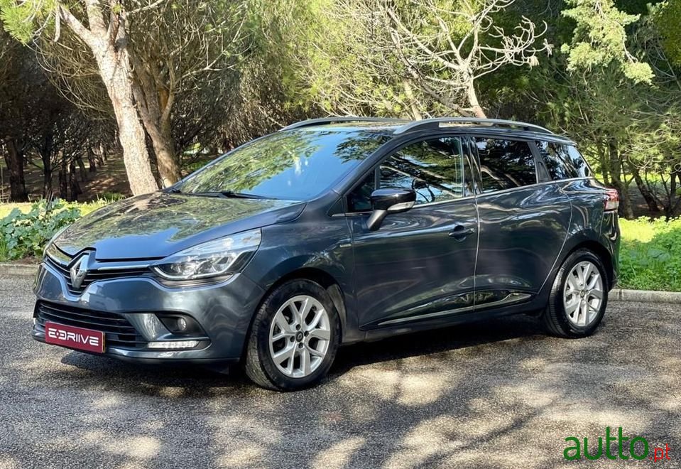 2019' Renault Clio Sport Tourer photo #3