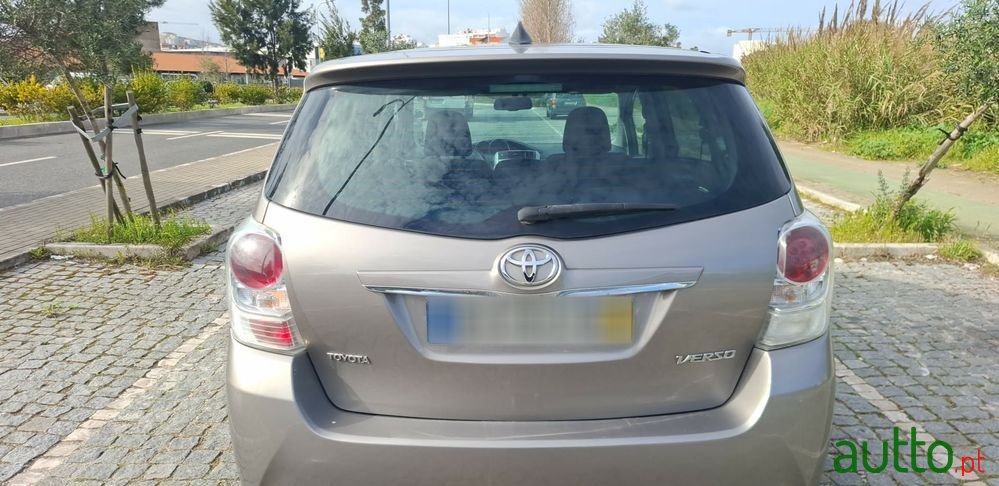 2015' Toyota Verso 1.6 D-4D Active photo #6