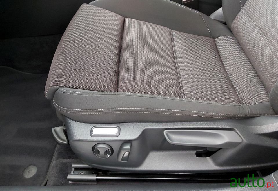 2017' Volkswagen Passat photo #5