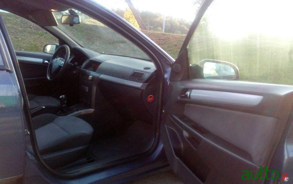 2006' Opel Astra Caravan photo #1