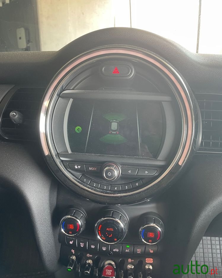 2021' MINI Cooper 3 Portas photo #5