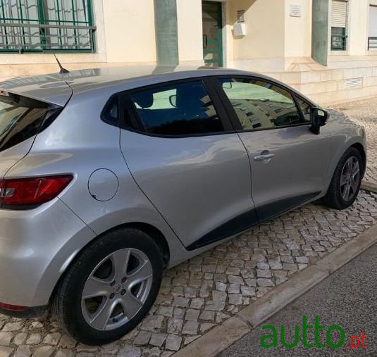 2013' Renault Clio photo #2