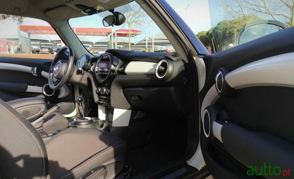 2015' MINI Cooper photo #4