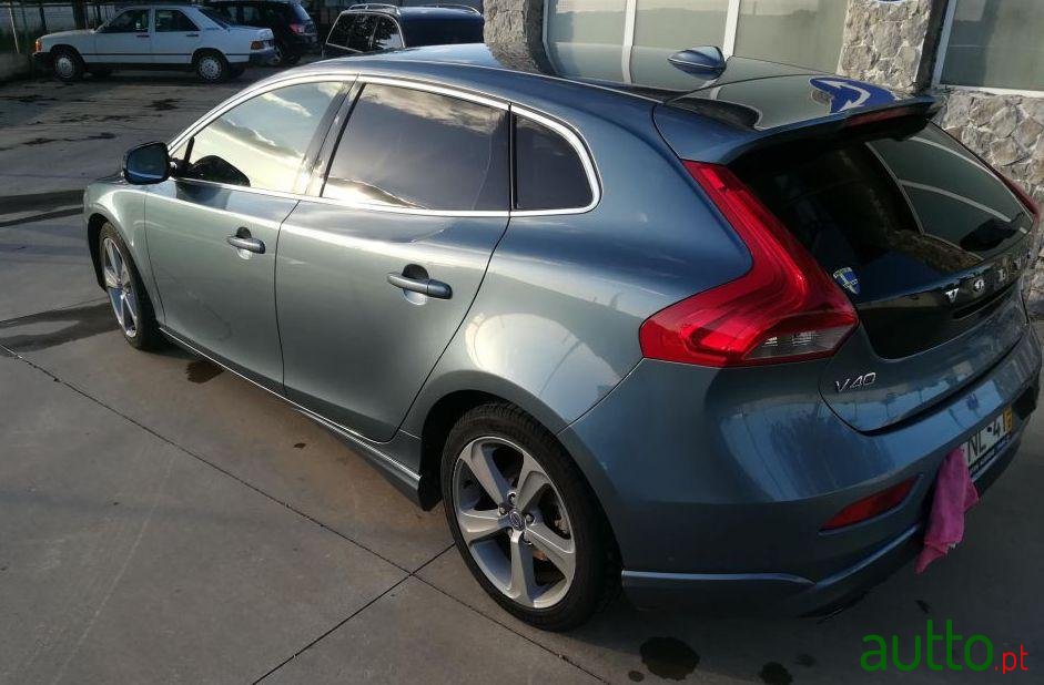 2012' Volvo V40 D2 Momentum photo #3