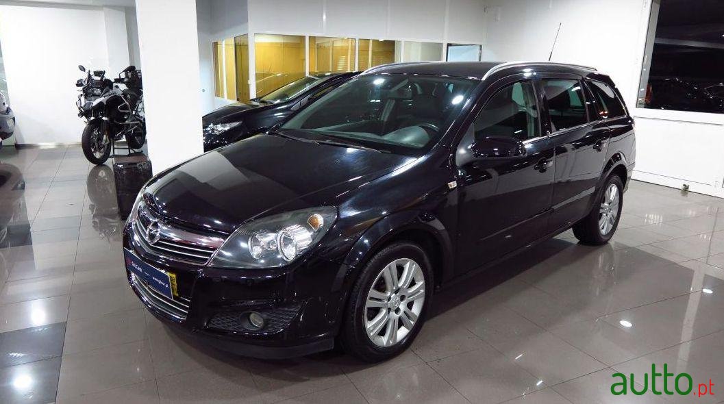 2008' Opel Astra Caravan photo #2