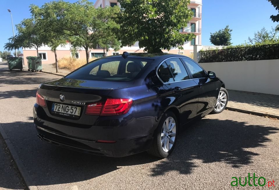 2012' BMW 525 photo #2