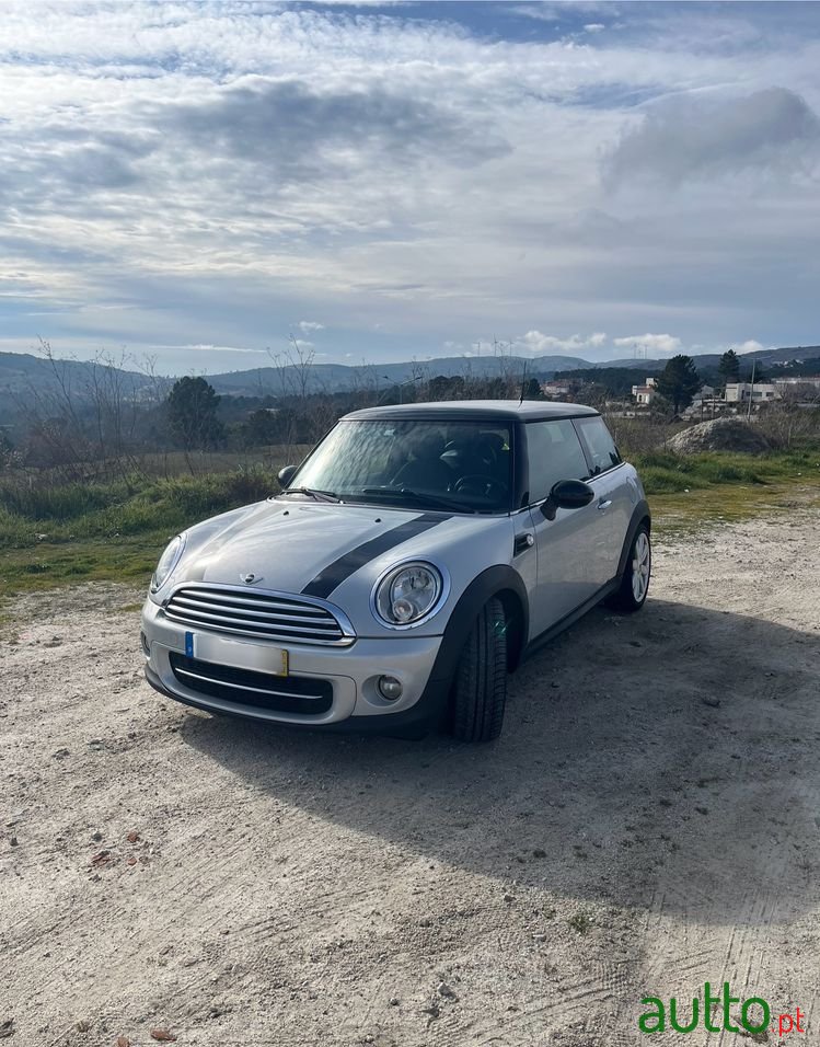 2010' MINI Cooper D photo #2