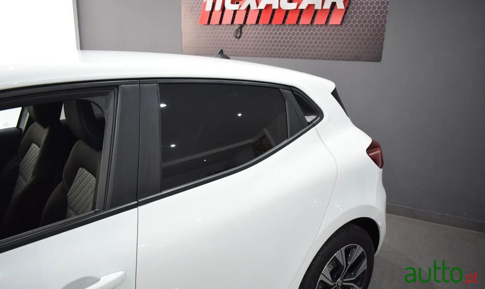 2023' Renault Clio photo #3