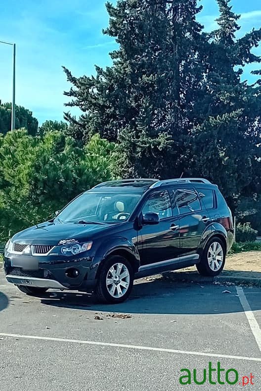 2007' Mitsubishi Outlander photo #6