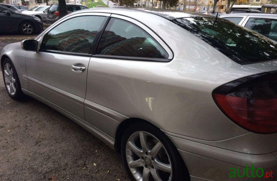 2001' Mercedes-Benz C-220 Spor Coupe photo #2