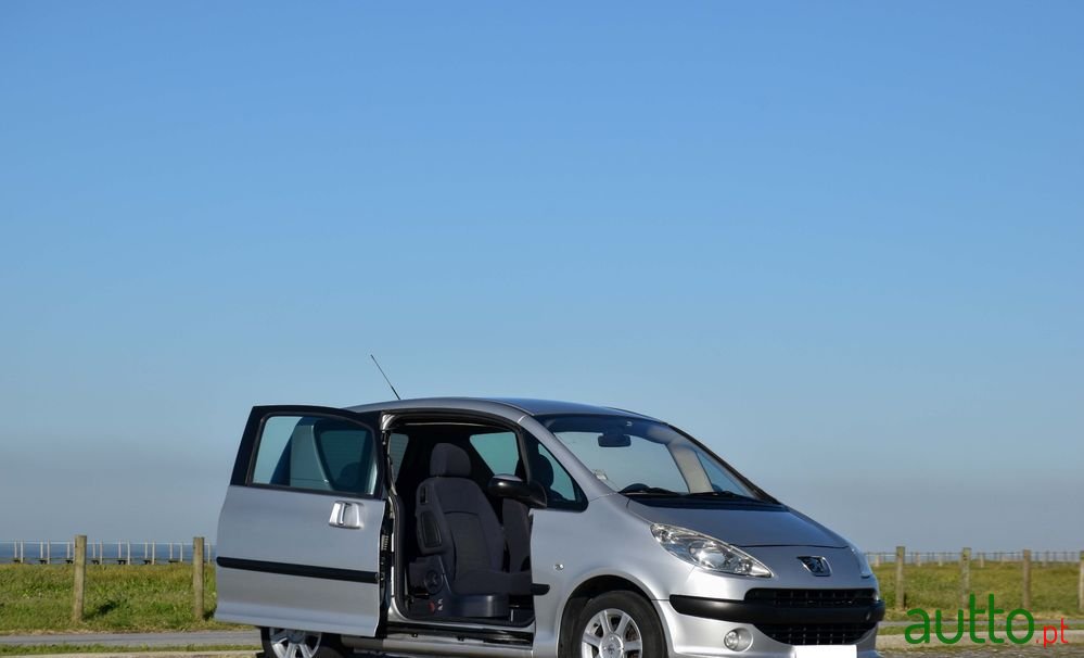 2006' Peugeot 1007 1.4 Hdi Sporty photo #2