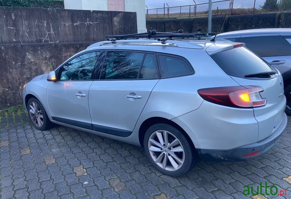 2010' Renault Megane Sport Tourer photo #4