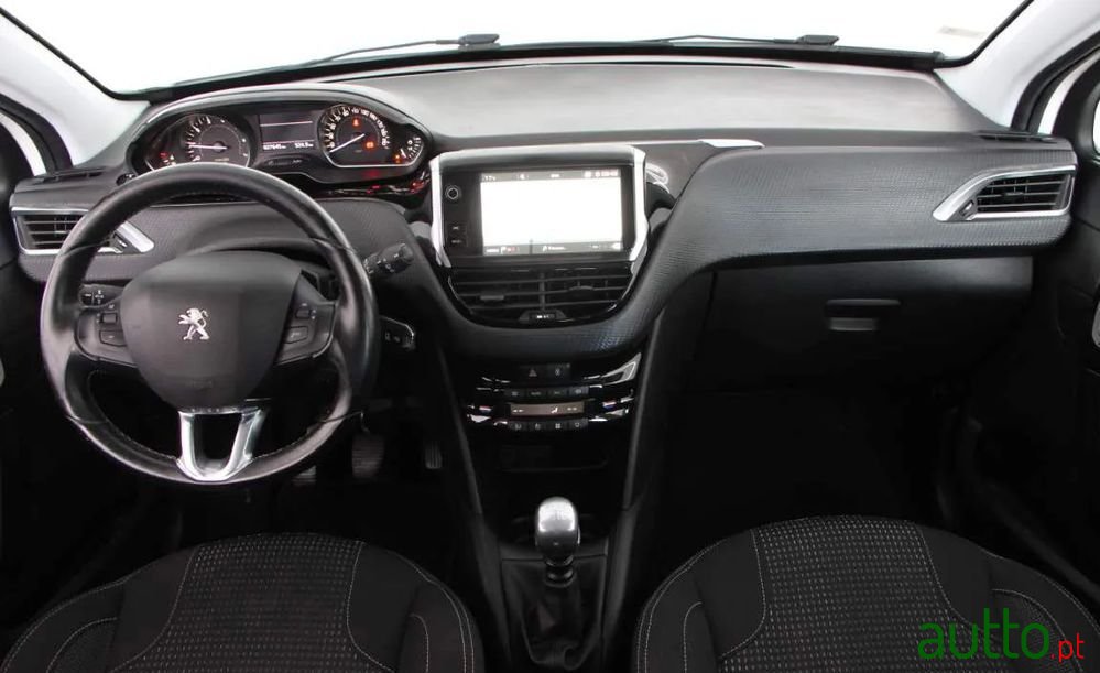 2018' Peugeot 208 photo #2