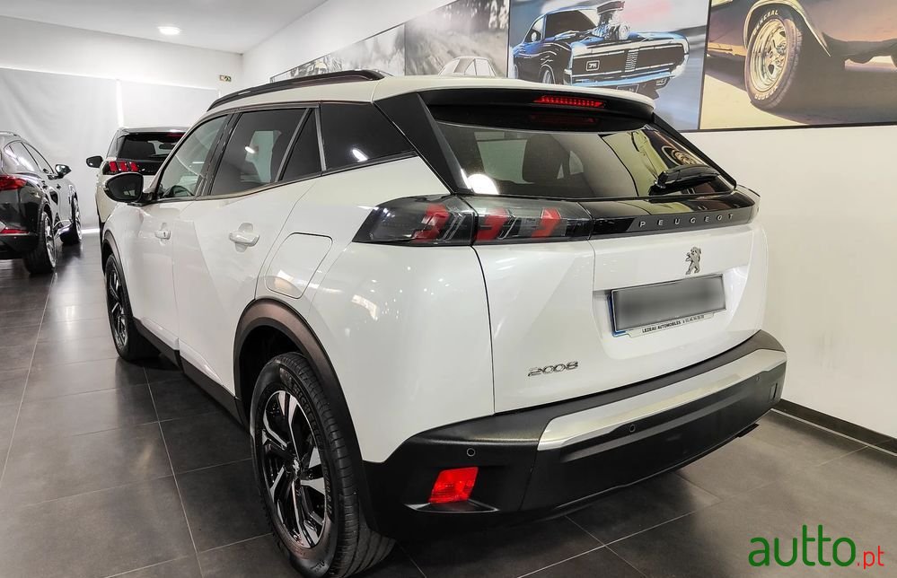 2020' Peugeot 2008 photo #5