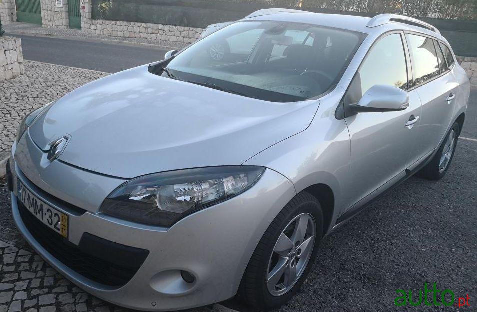 2011' Renault Megane Break photo #3