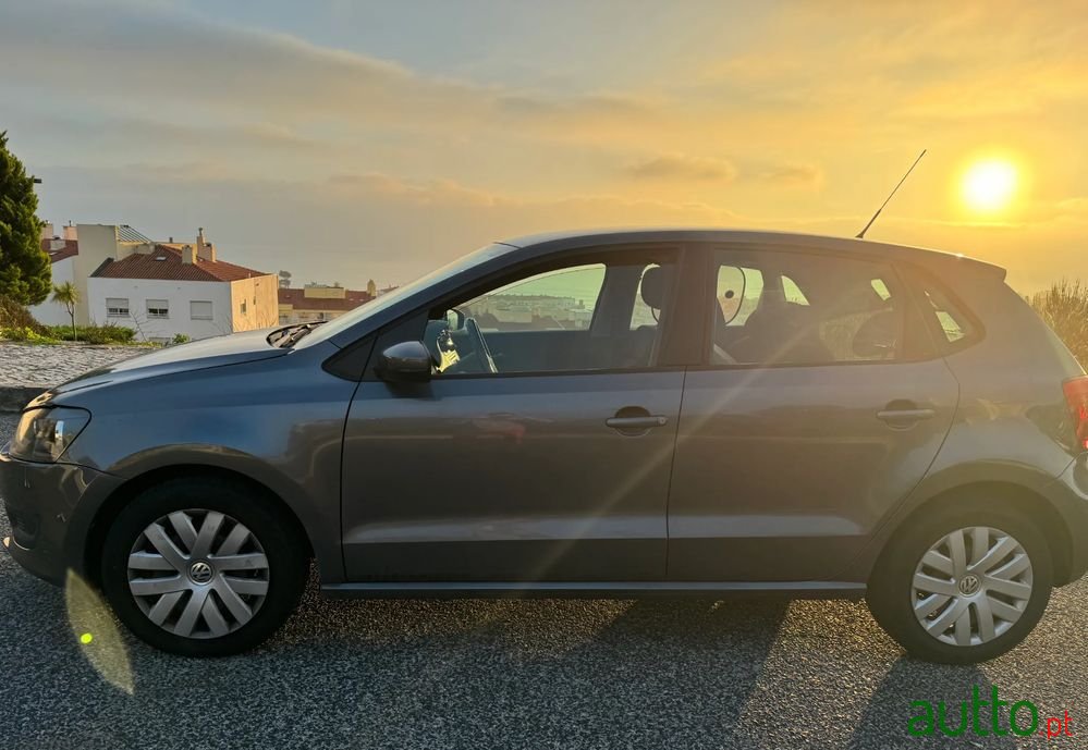 2011' Volkswagen Polo photo #1