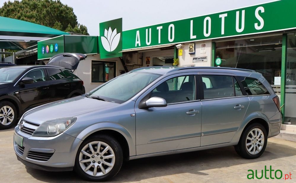 2004' Opel Astra Caravan photo #3