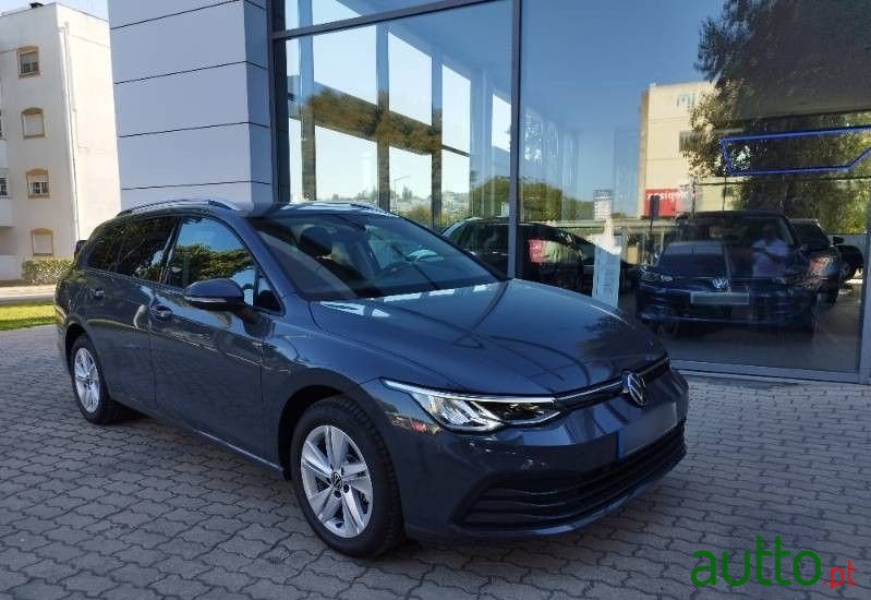 2024' Volkswagen Golf Variant photo #1