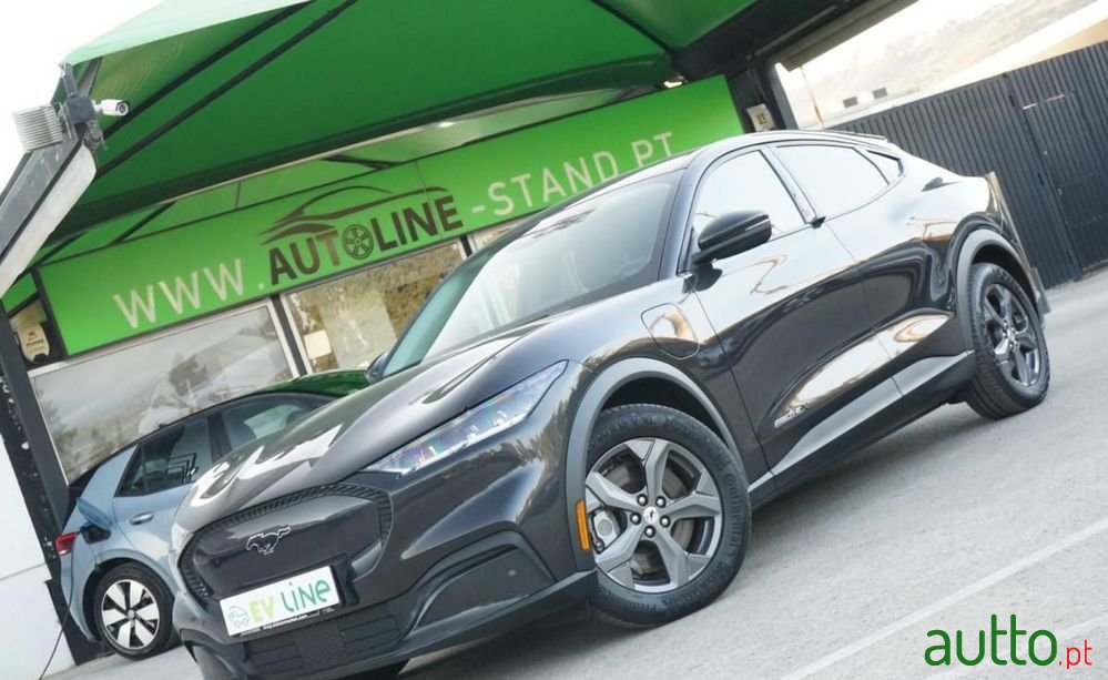 2022' Ford Mustang Mach-E Alargada photo #3