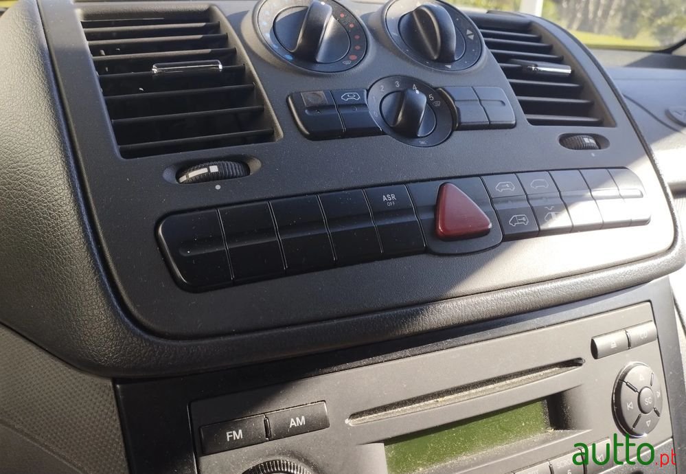 2010' Mercedes-Benz Vito photo #2