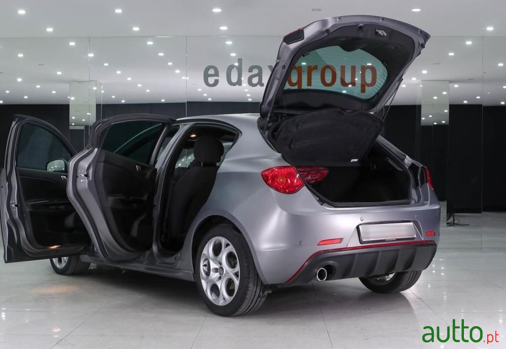 2018' Alfa Romeo Giulietta 1.6 Jtdm Sport Tct photo #5