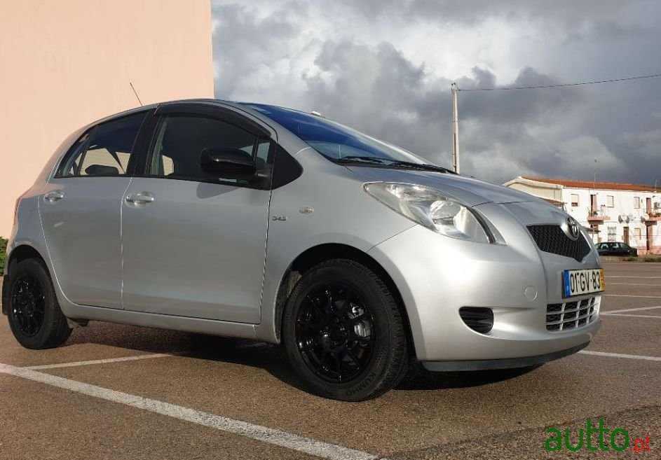 2008' Toyota Yaris photo #2