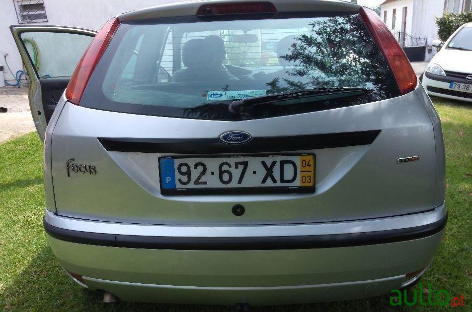 2004' Ford Focus Sport Van photo #2