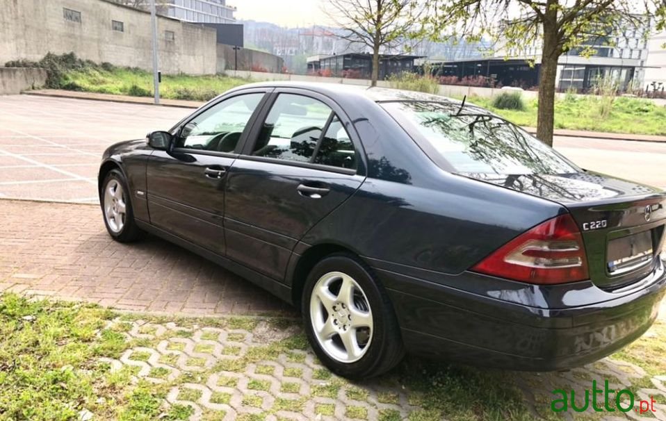 2004' Mercedes-Benz C-220 photo #4