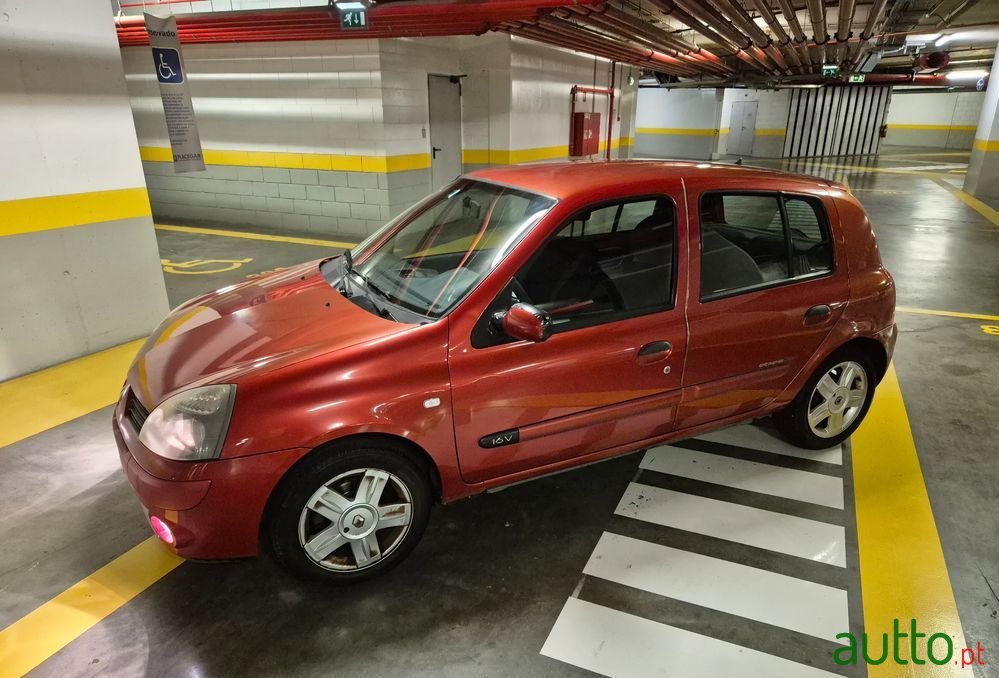 2005' Renault Clio photo #2