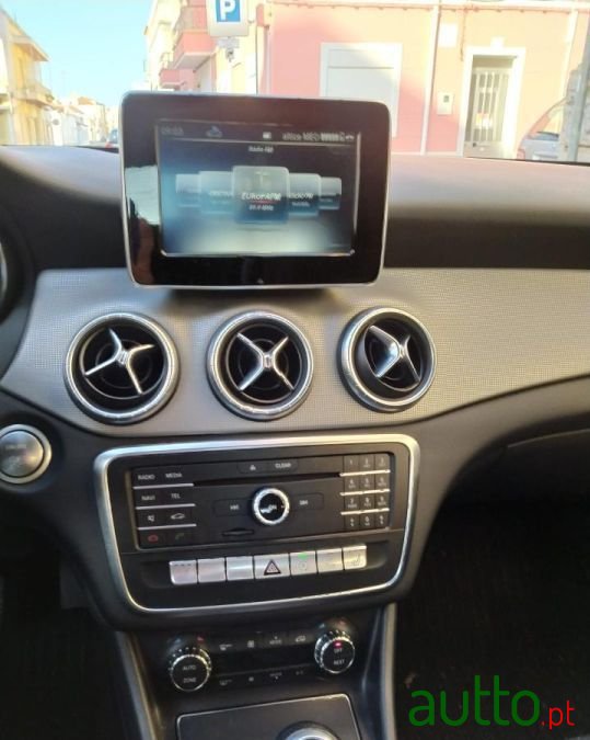 2018' Mercedes-Benz Cla-200 photo #6