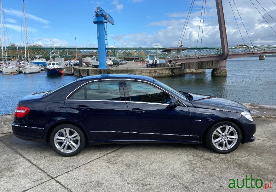 2009' Mercedes-Benz E-250 photo #2