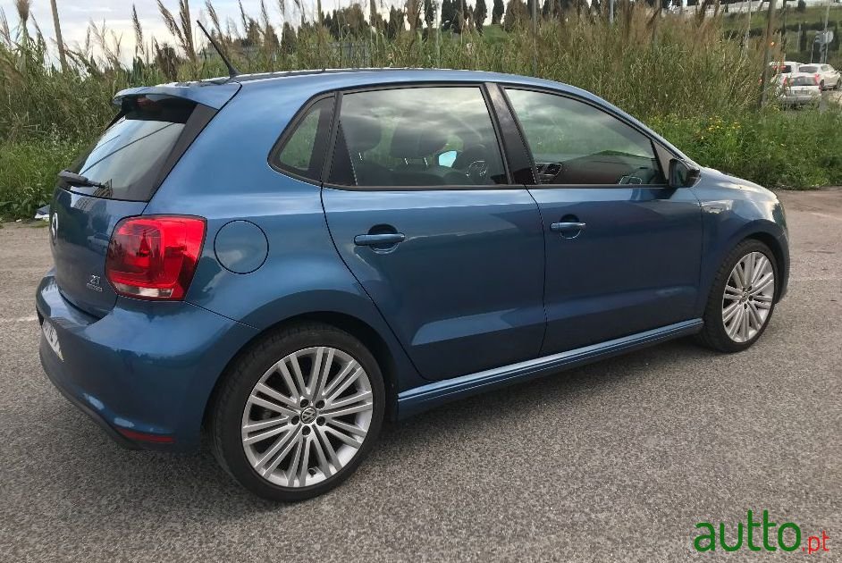 2013' Volkswagen Polo photo #2