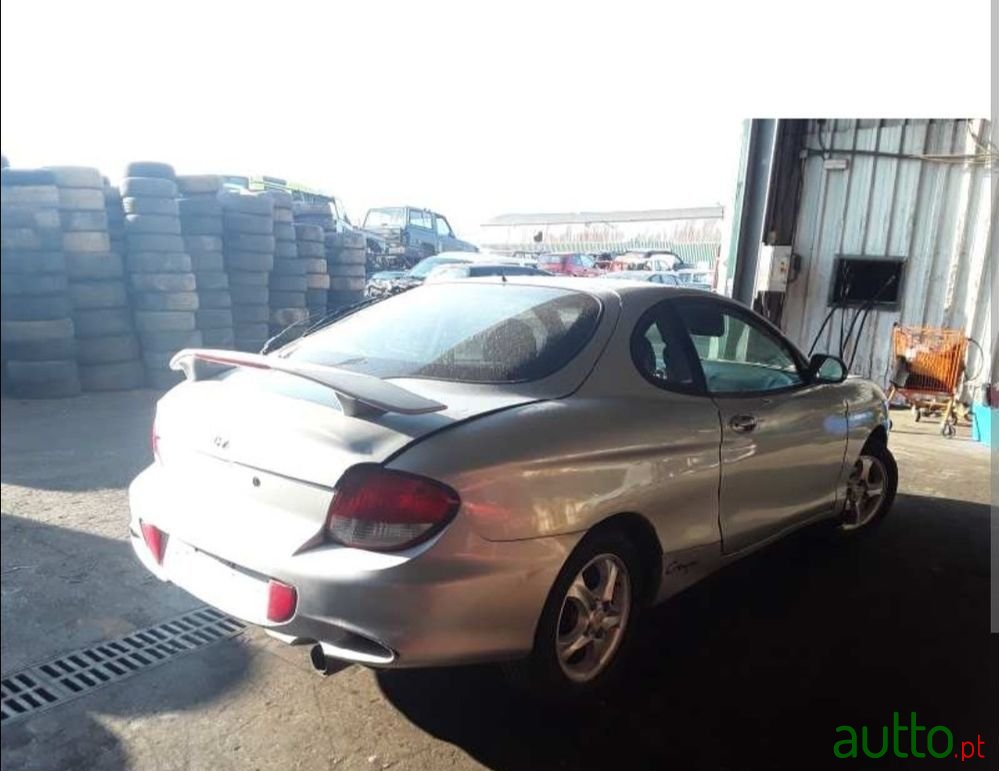 2001' Hyundai Coupe 1.6 16V Fx photo #2