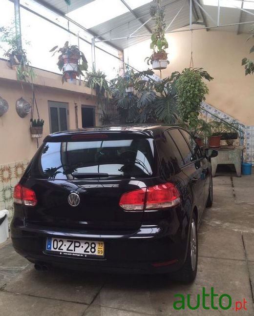 2010' Volkswagen Golf photo #2