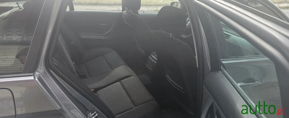 2009' BMW 318 D Touring photo #6